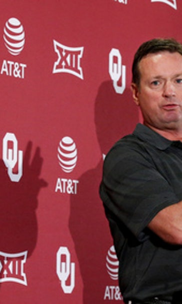 Texas coach Strong enters Oklahoma game under pressure again
